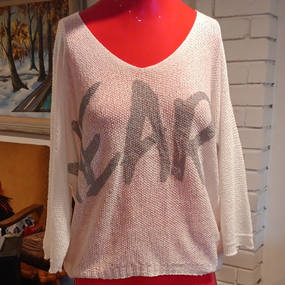 Made In Italy Lightweight White Women's Knit Sweater with HEART Scripting